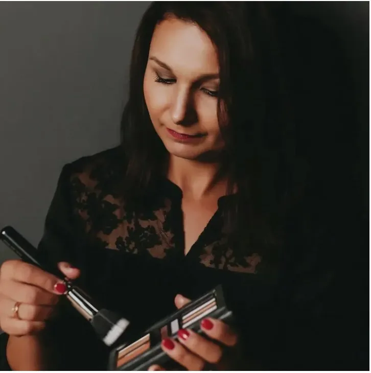 Almira Hackl bei einer Behandlung im Beauty Room in Zwettl